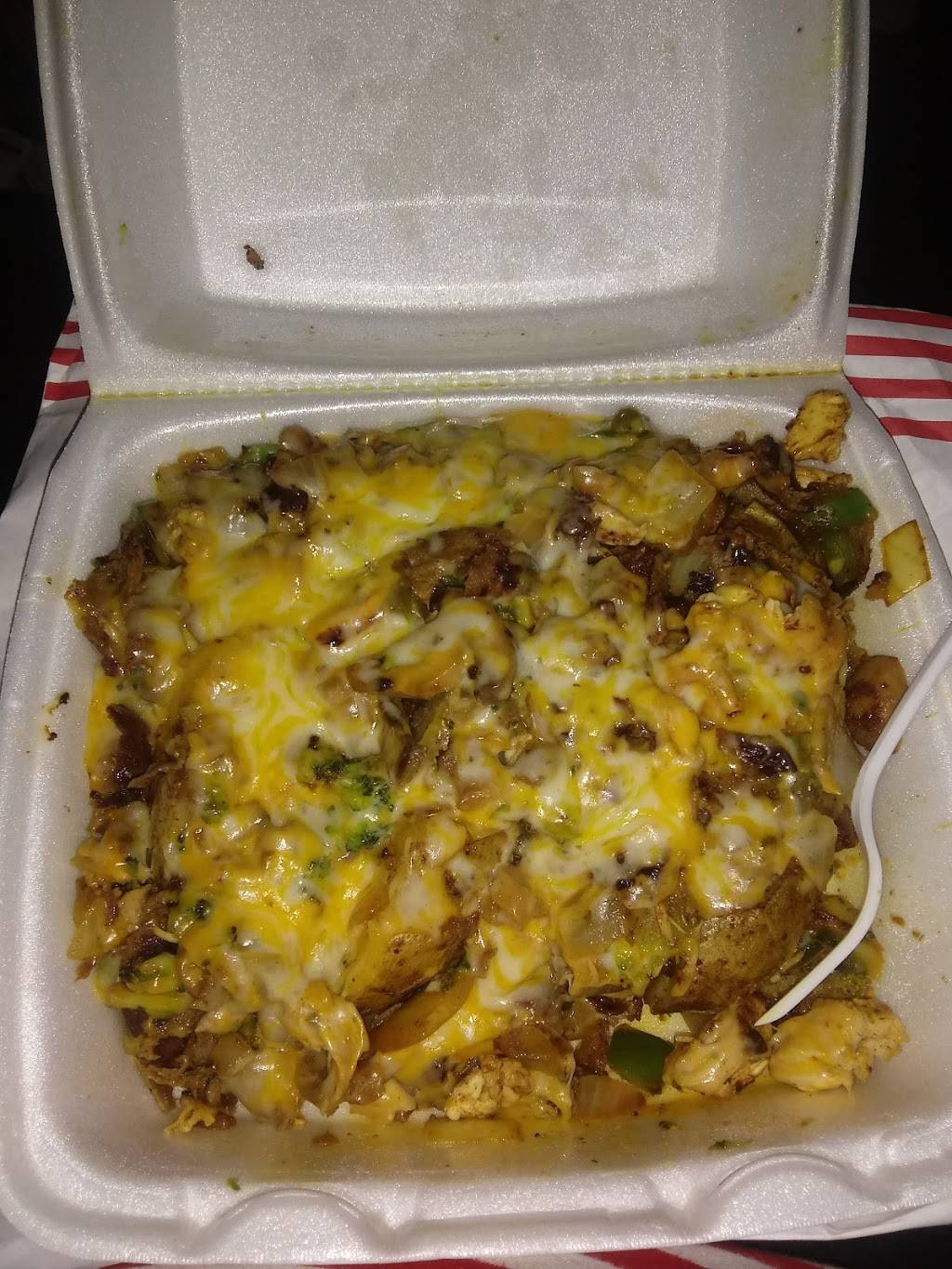 Sharks Fish & chicken Grill | restaurant | 5053 W Division St, Chicago, IL 60651, USA | 7734172451 OR +1 773-417-2451