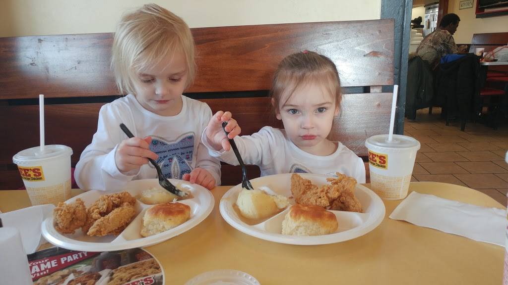 Lees Famous Recipe Chicken | restaurant | 6805 Burlington Pike, Florence, KY 41042, USA | 8593715555 OR +1 859-371-5555