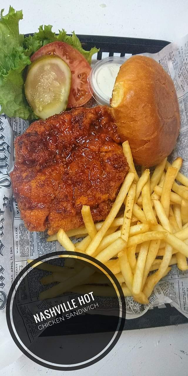 The Crowd Around Me | restaurant | 103 E Jefferson St, Shorewood, IL 60404, USA | 8157255940 OR +1 815-725-5940