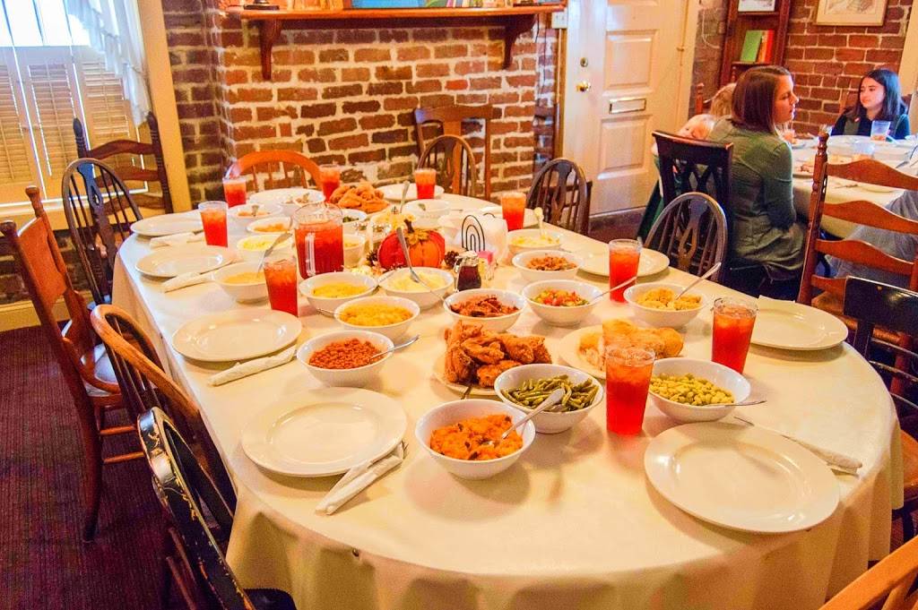Mrs. Wilkes Dining Room | restaurant | 107 W Jones St, Savannah, GA 31401, USA | 9122325997 OR +1 912-232-5997