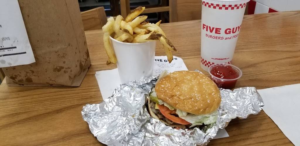 Five Guys | meal takeaway | 455 S 64th St, West Des Moines, IA 50266, USA | 5152074485 OR +1 515-207-4485