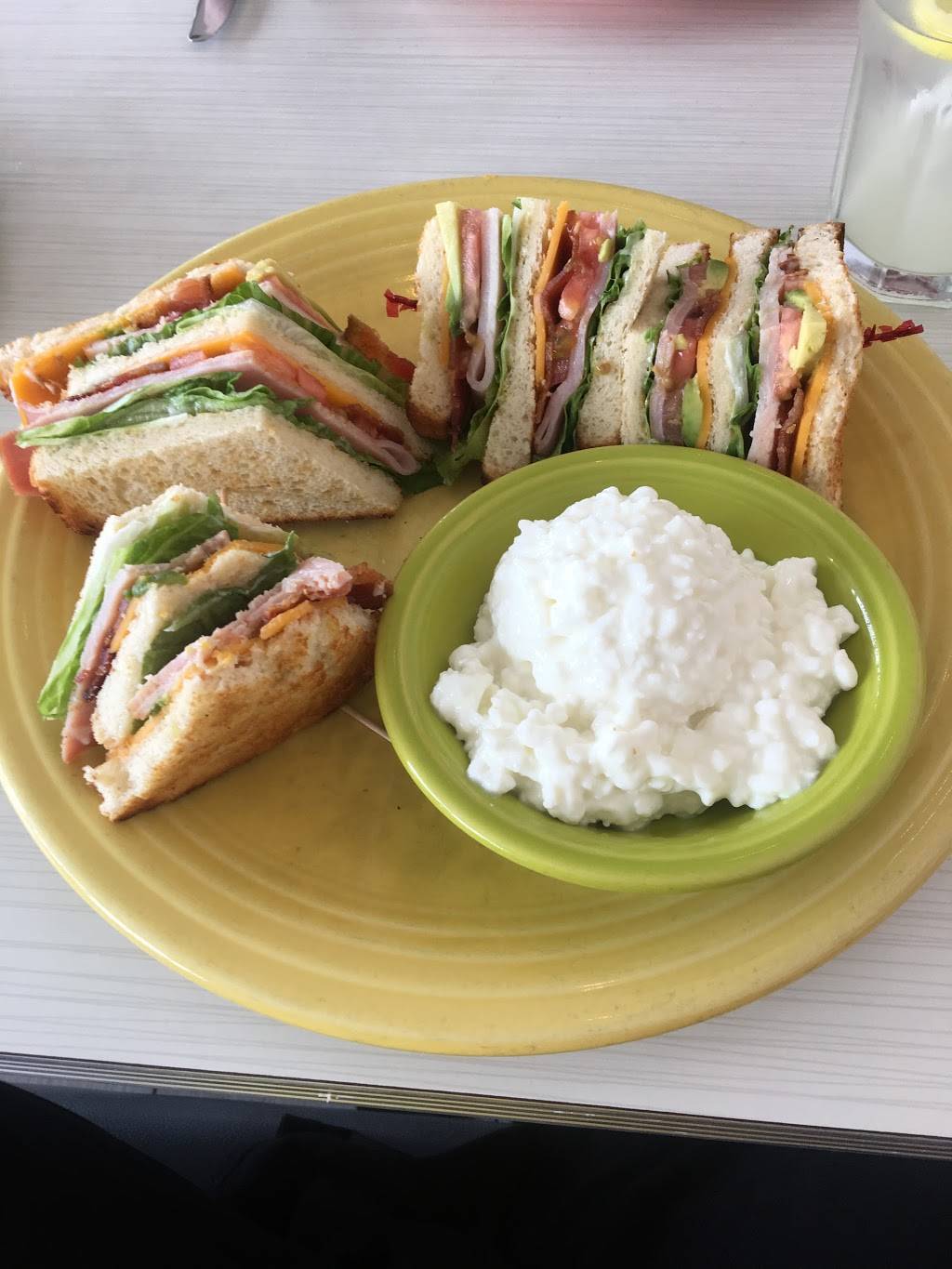 Citrus Diner | restaurant | 844 E Ogden Ave, Westmont, IL 60559, USA | 6306551840 OR +1 630-655-1840