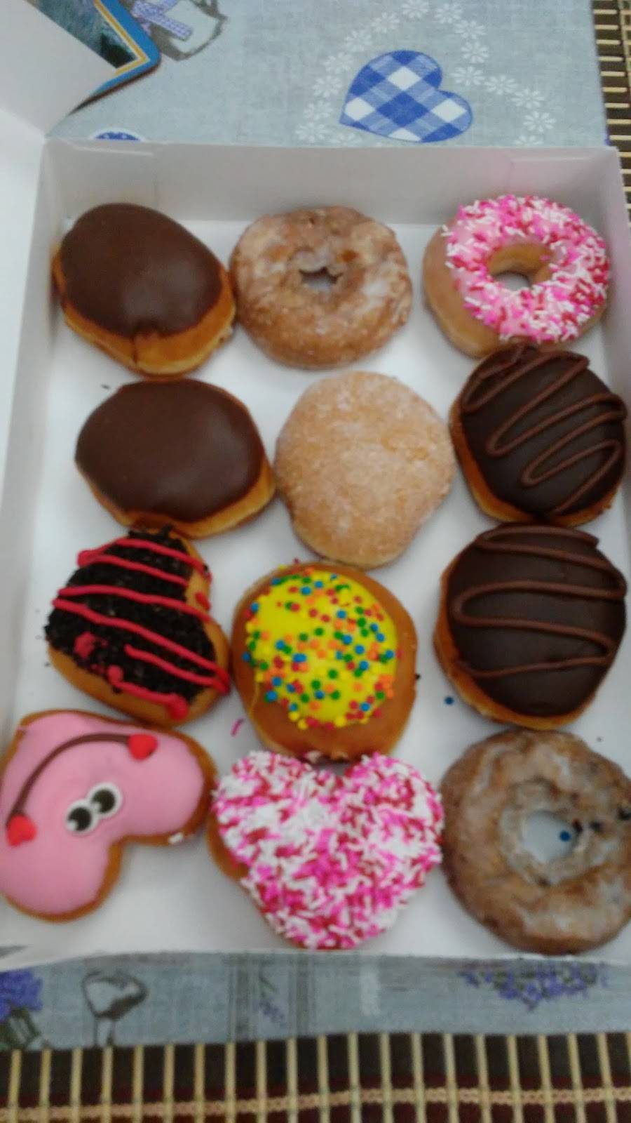 Krispy Kreme | bakery | 2401 N Federal Hwy, Fort Lauderdale, FL 33305, USA | 9545655599 OR +1 954-565-5599