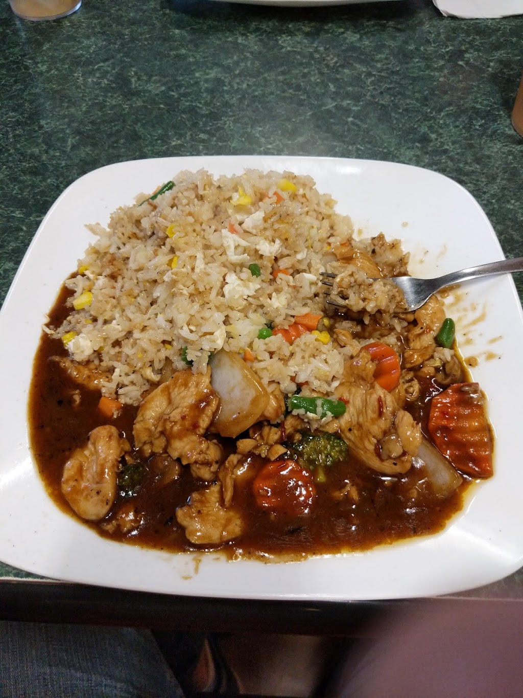 Saigons Corner Restaurant | restaurant | 406 E Kansas Ave, Garden City, KS 67846, USA | 6208055355 OR +1 620-805-5355