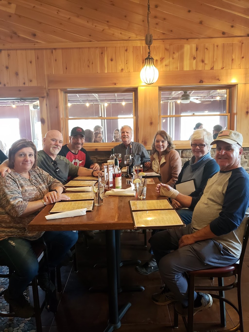 The Vineyards at Pine Lake | restaurant | 14101 Market St, Columbiana, OH 44408, USA | 2347593980 OR +1 234-759-3980