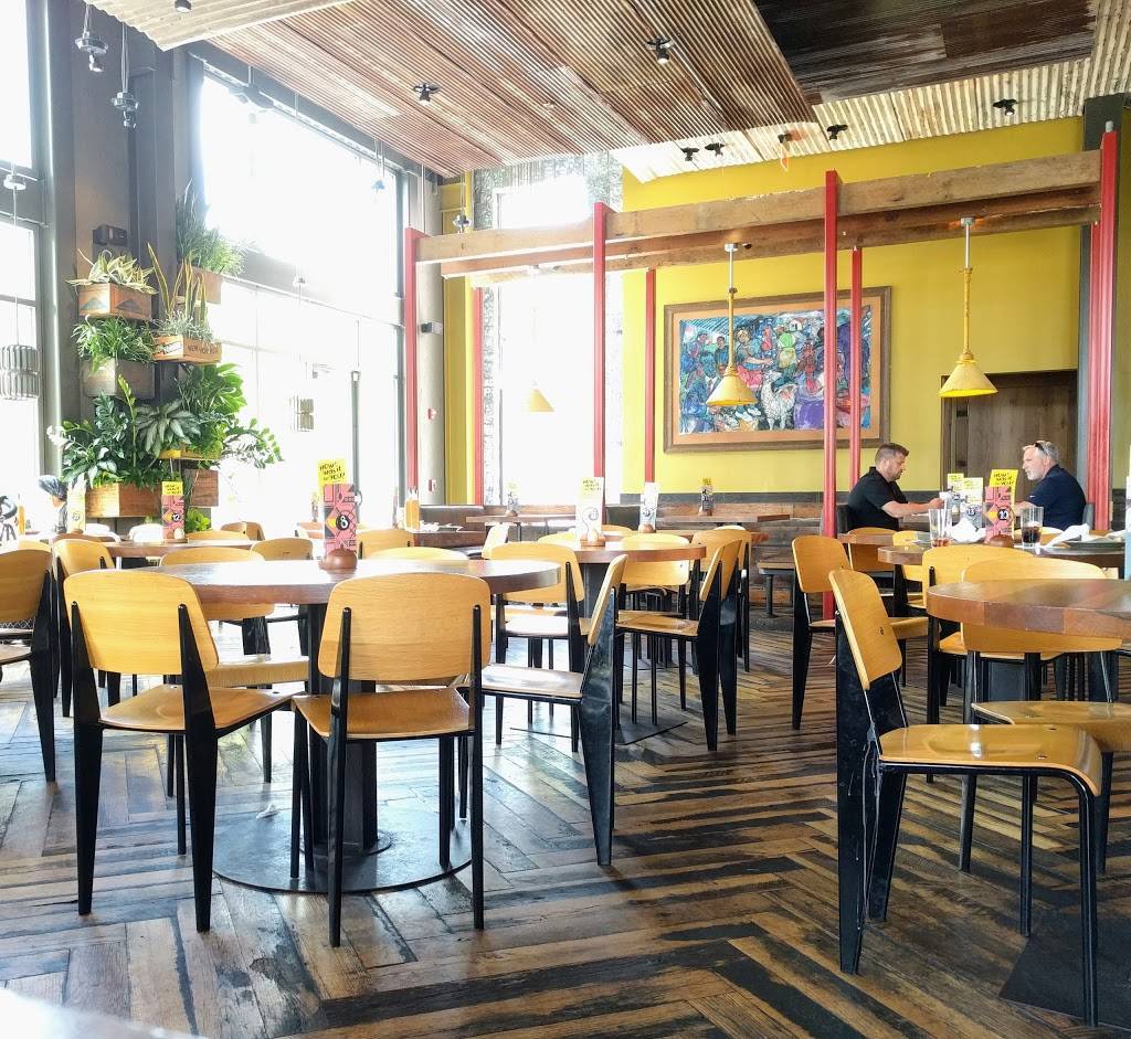 Nandos Peri-Peri | restaurant | 15001 Potomac Town Pl, Woodbridge, VA 22191, USA | 5716596340 OR +1 571-659-6340