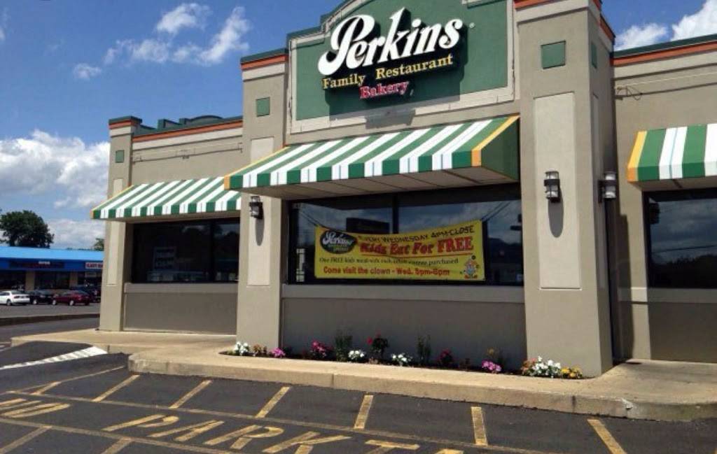 Perkins Restaurant & Bakery | restaurant | 15551 Railroad St, Hayward, WI 54843, USA | 7159344460 OR +1 715-934-4460