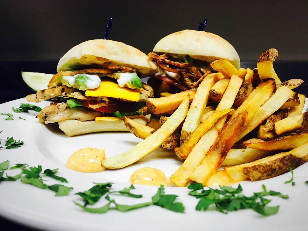 Redhouse Bar & Grill | restaurant | 7231 Lemont Rd, Downers Grove, IL 60516, USA | 6305418130 OR +1 630-541-8130