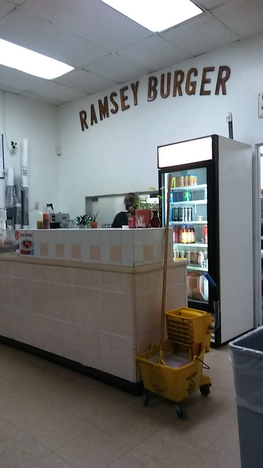 Ramsey Burger | restaurant | 1677 E 6th St, Beaumont, CA 92223, USA | 9518451855 OR +1 951-845-1855