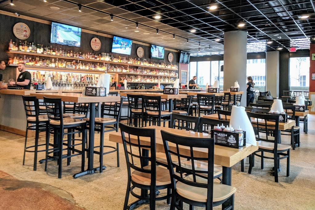 DOCs Commerce Smokehouse | restaurant | 754 Vel R. Phillips Ave, Milwaukee, WI 53203, USA | 4149352029 OR +1 414-935-2029