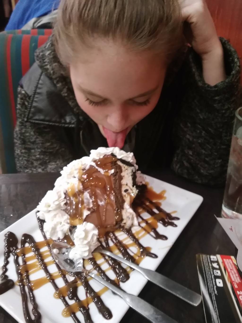 Red Robin Gourmet Burgers and Brews | restaurant | 1221 Executive Pkwy, Eugene, OR 97401, USA | 5414849588 OR +1 541-484-9588