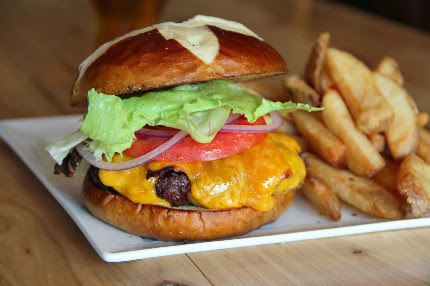 Johnnys Supper Club | restaurant | 1250 Bowes Creek Rd, Elgin, IL 60124, USA | 8472145877 OR +1 847-214-5877