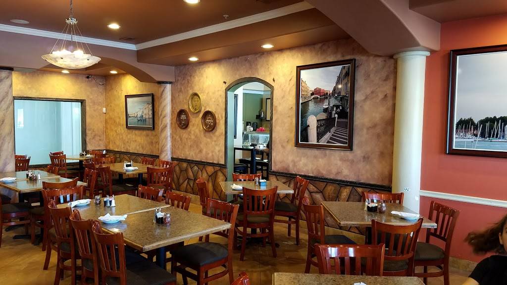 Dominics Italian Restaurant | restaurant | 268 Harbor Drive S., Oceanside, CA 92054, USA | 7607541881 OR +1 760-754-1881
