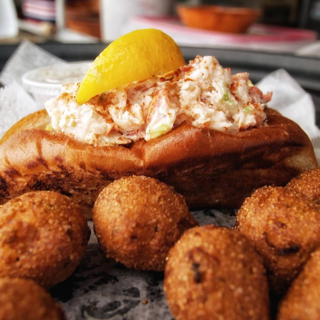 Jazzys Mainely Lobster-Seafood | restaurant | 210 N Orlando Ave, Cocoa Beach, FL 32931, USA | 3216133993 OR +1 321-613-3993