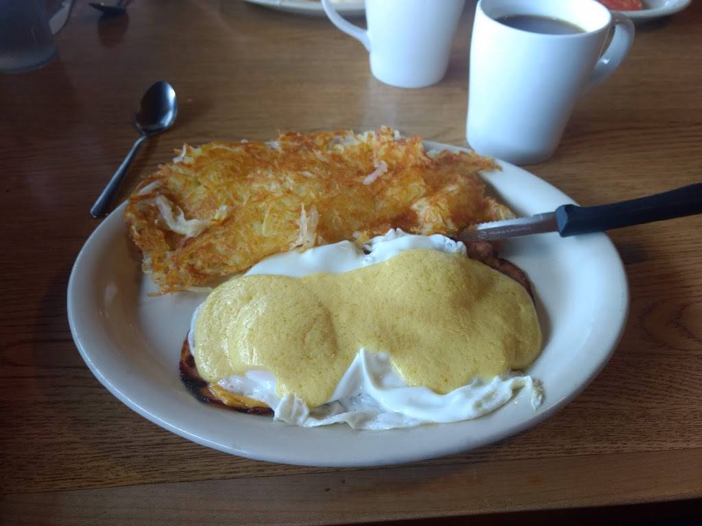 Julies | restaurant | 403 Belknap St, Superior, WI 54880, USA | 7153942862 OR +1 715-394-2862