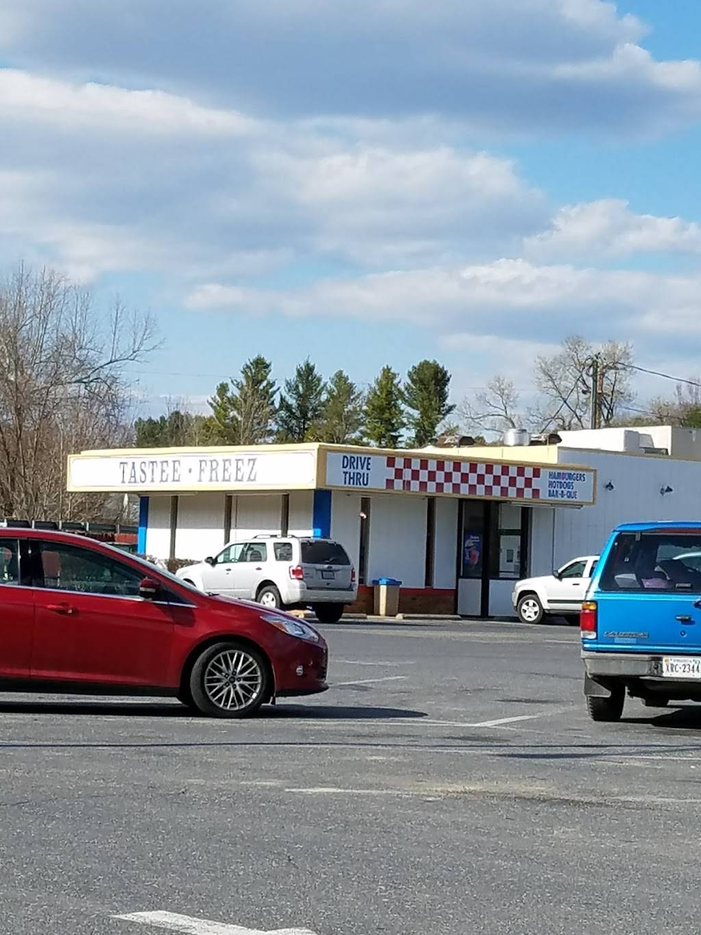 Tastee Freez | restaurant | 27 Scenic Hwy, Churchville, VA 24421, USA | 5403376032 OR +1 540-337-6032