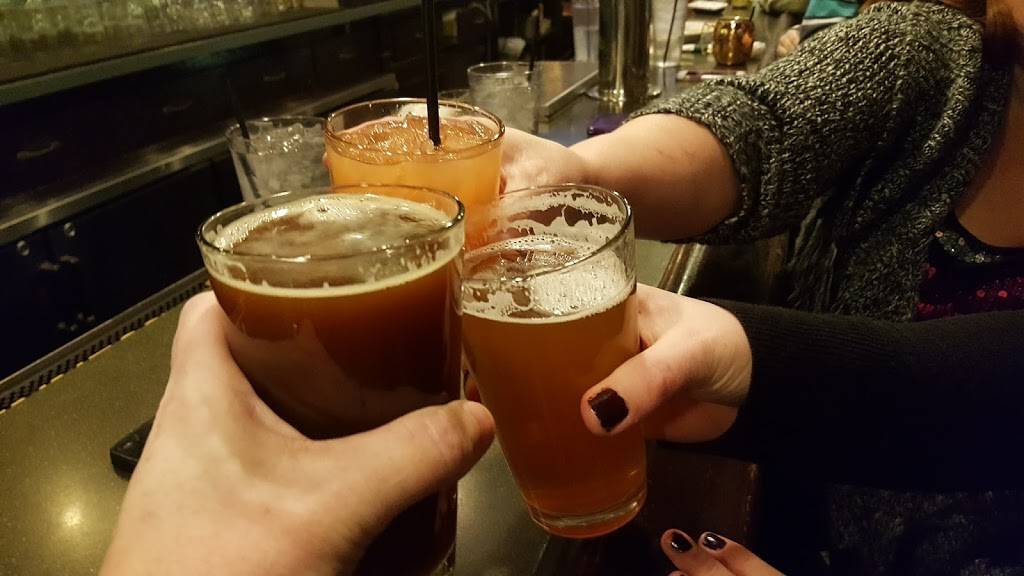 Donnellys Pub | restaurant | 110 E College St, Iowa City, IA 52240, USA | 3193387355 OR +1 319-338-7355