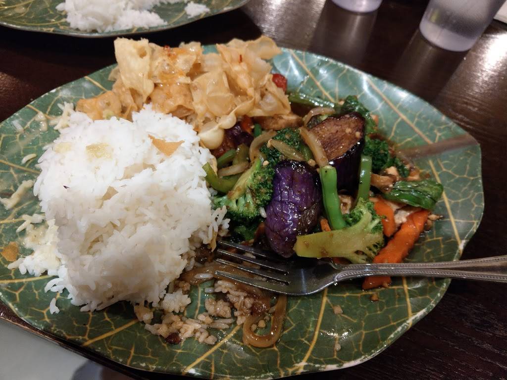 Thai Kitchen and Noodles | restaurant | 2461 Stoneridge Mall, Pleasanton, CA 94588, USA | 9258478888 OR +1 925-847-8888