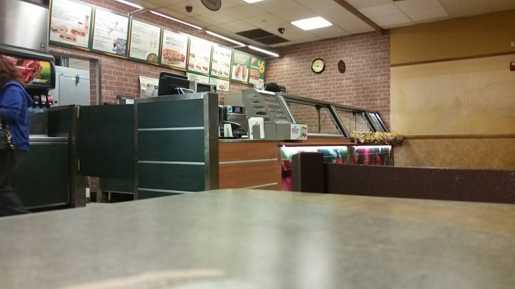 Subway | restaurant | 3701 NE 14th St, Des Moines, IA 50316, USA | 5152662630 OR +1 515-266-2630