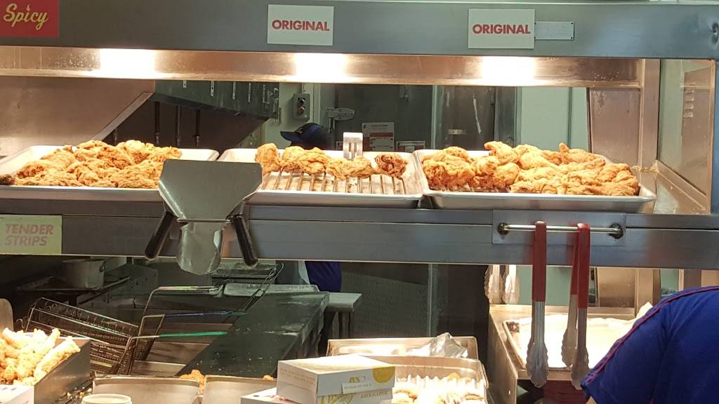 Churchs Chicken | restaurant | 2242 E Broadway Rd, Phoenix, AZ 85040, USA | 6022437412 OR +1 602-243-7412