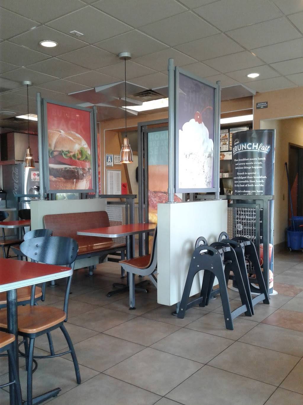 Jack in the Box | restaurant | 2111 Taft Hwy, Bakersfield, CA 93313, USA | 6618370212 OR +1 661-837-0212