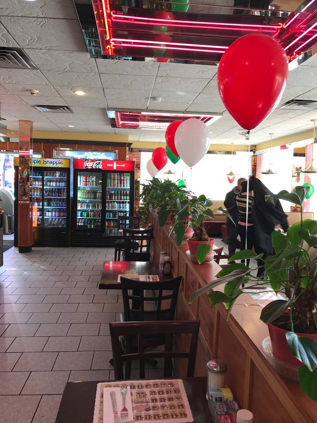 Retro 520 Diner | restaurant | 520 Gramatan Ave, Mt Vernon, NY 10552, USA | 9143633671 OR +1 914-363-3671