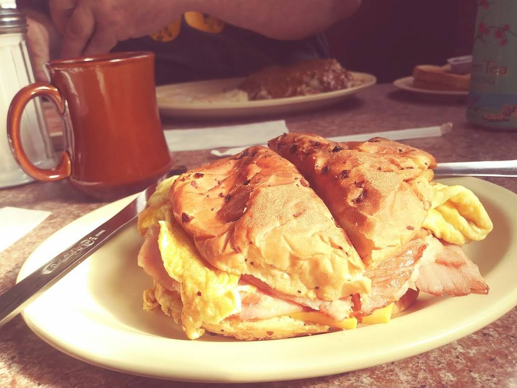 A & L Ham Palace | restaurant | 9405 W Fort St, Detroit, MI 48209, USA | 3138411309 OR +1 313-841-1309