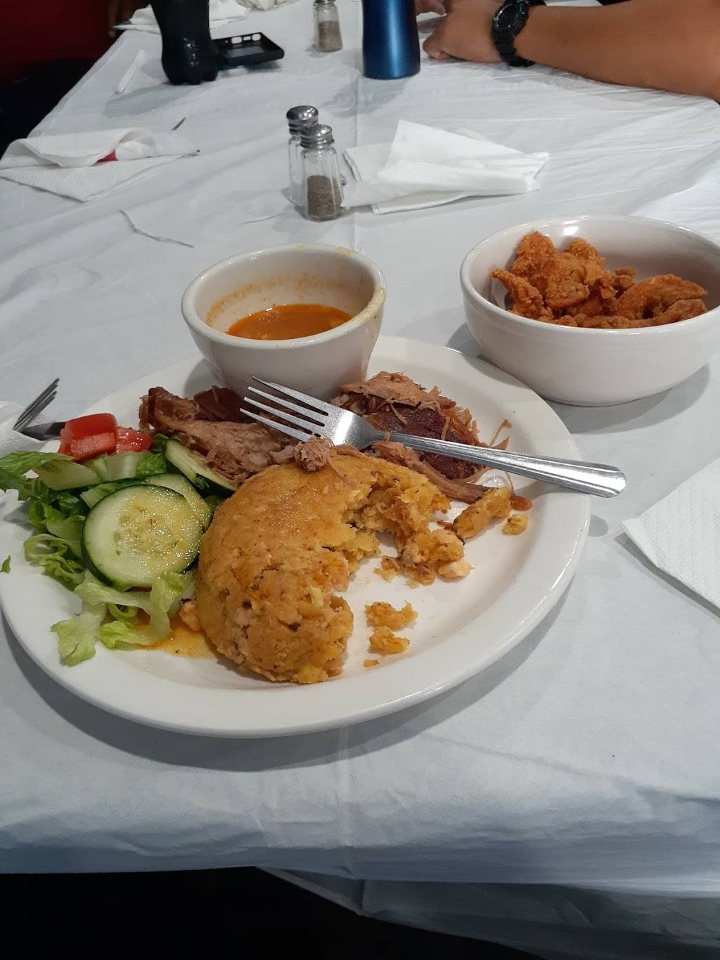 Mi Casa Su Casa | restaurant | 320 Penn St, Reading, PA 19602, USA | 6103751161 OR +1 610-375-1161