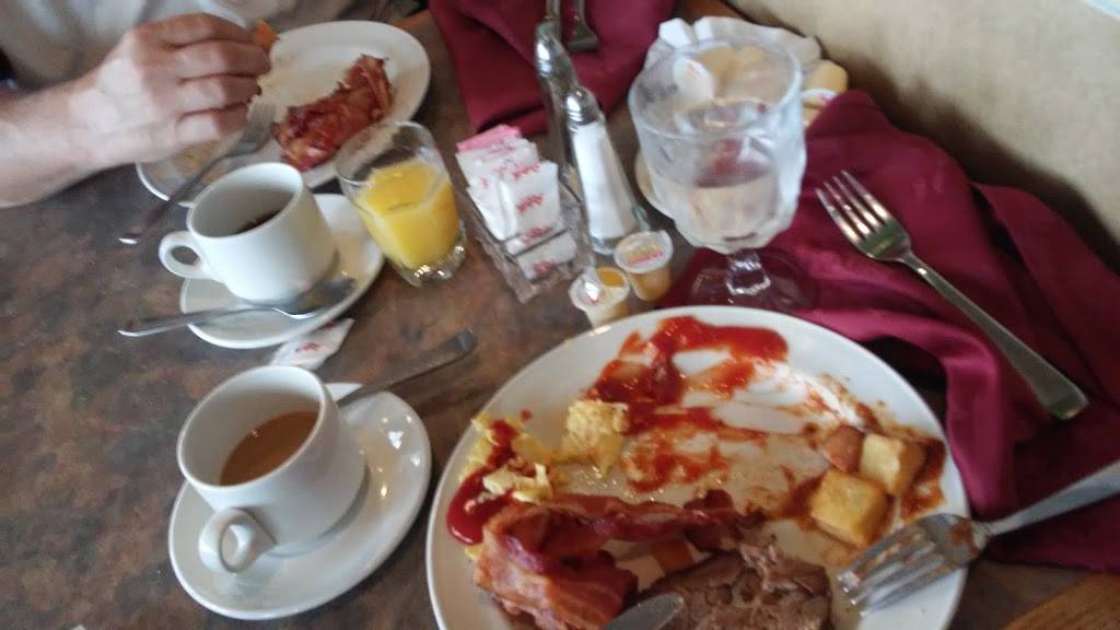 Wayside Dining Lounge | restaurant | 10680 Sunset Dr, Talbotville, ON N0L 2K0, Canada | 5196330360 OR +1 519-633-0360