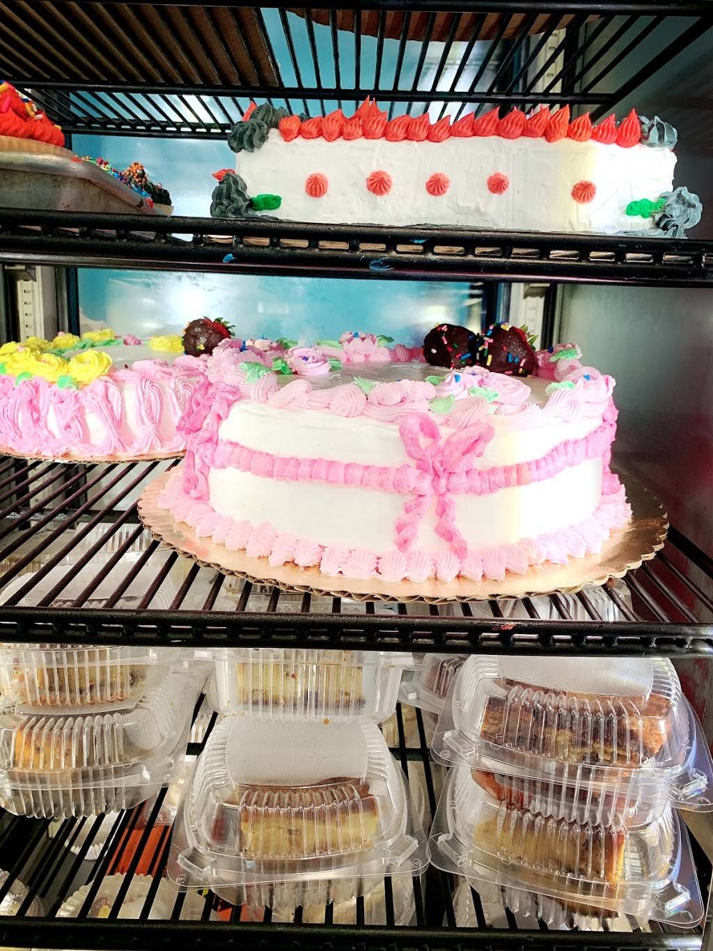 Recinos Café | restaurant | 85 Broadway, Somerville, MA 02145, USA | 6177641375 OR +1 617-764-1375