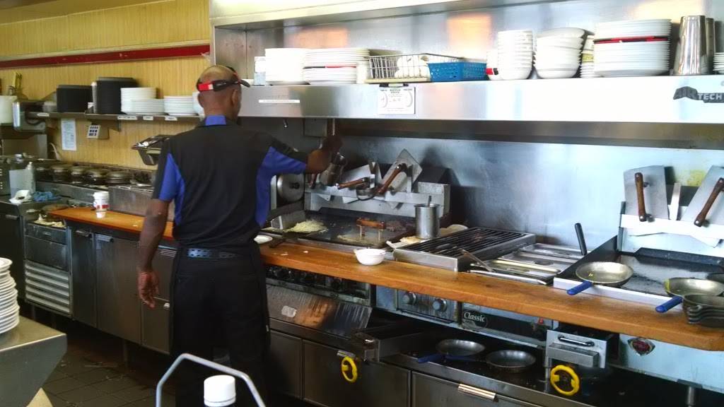 Waffle House | meal takeaway | 1310 Oconee St, Athens, GA 30605, USA | 7063532175 OR +1 706-353-2175