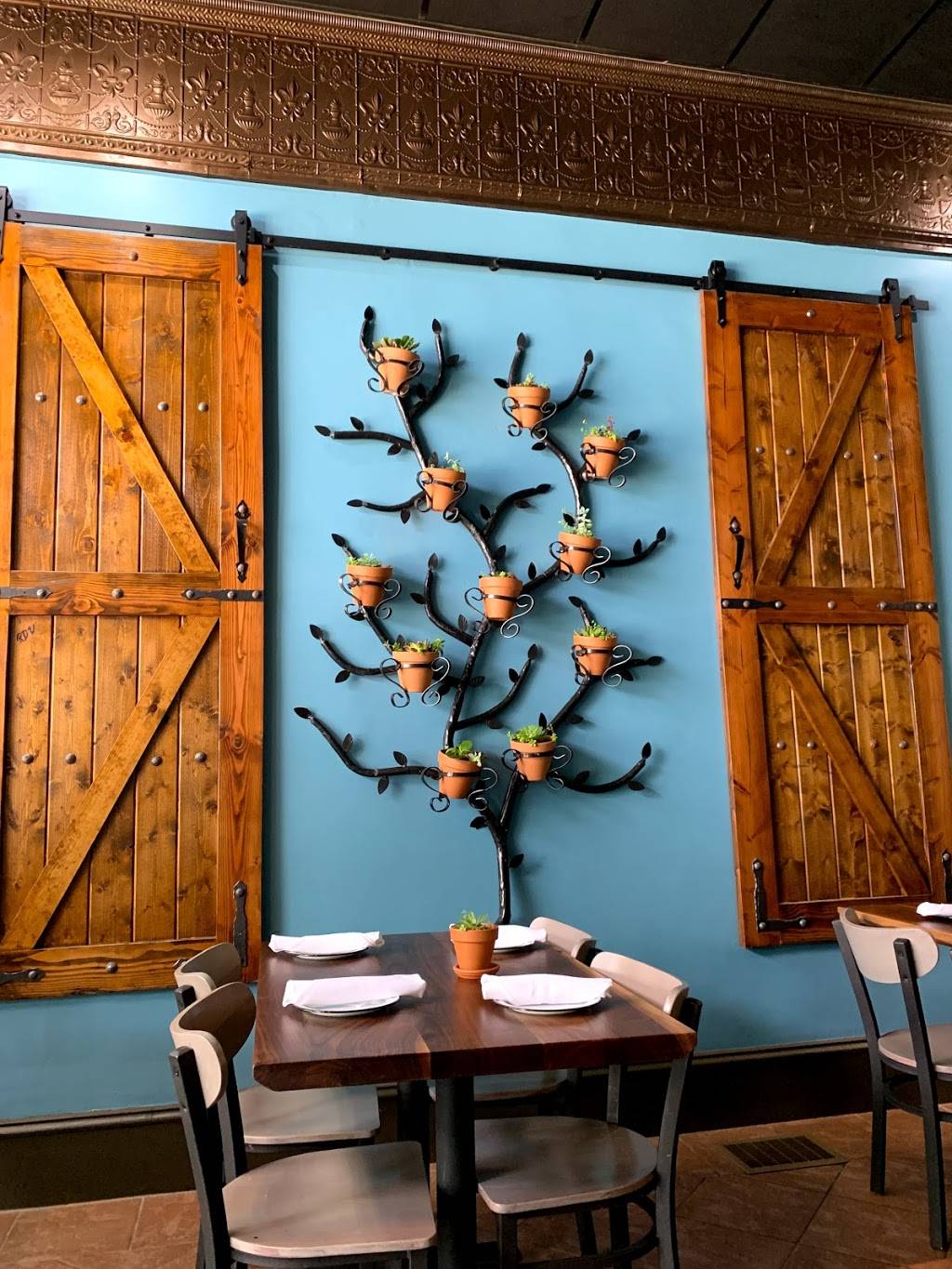 Villa Azteca | restaurant | 157 Main St, Salinas, CA 93901, USA | 8312562669 OR +1 831-256-2669