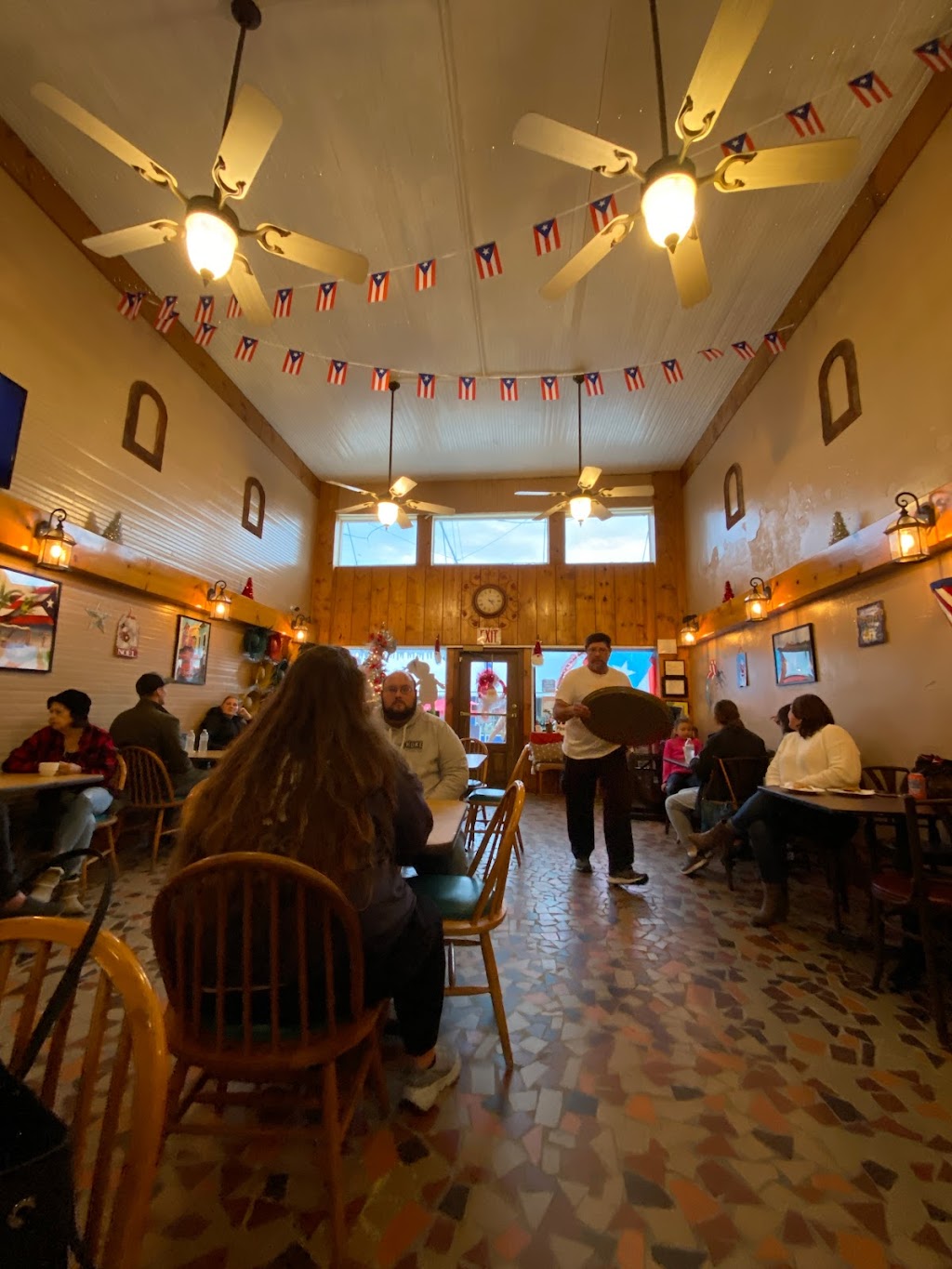 Brendas Kitchen Puerto Rican cuisine | restaurant | 114 S 3rd St, Leesville, LA 71446, USA | 3374235021 OR +1 337-423-5021