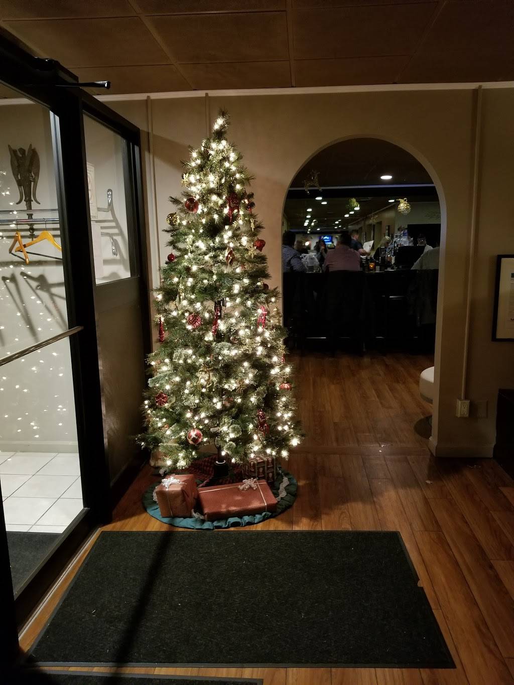 Pats | restaurant | 1200 Hartford Ave, Johnston, RI 02919, USA | 4012731444 OR +1 401-273-1444