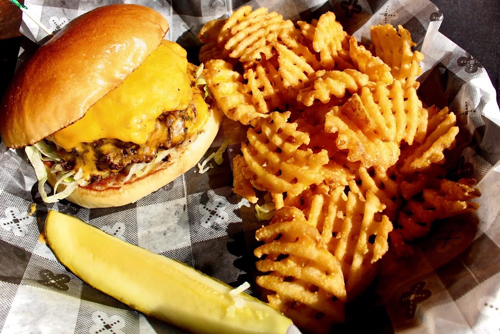 Winchesters Saloon | restaurant | 511 West St, Phillips, NE 68865, USA | 4028862594 OR +1 402-886-2594