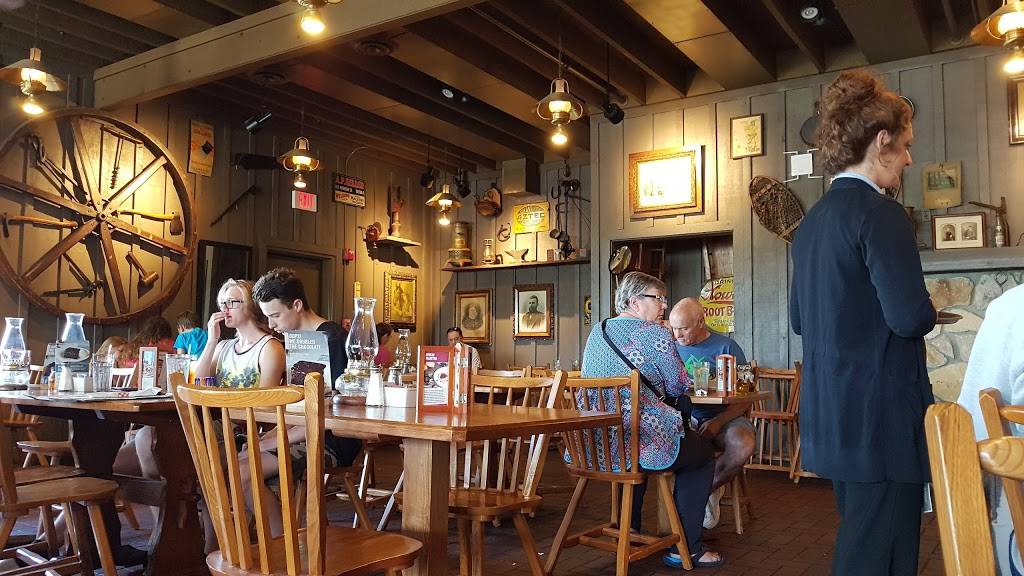 Cracker Barrel Old Country Store | restaurant | 6256 Cambridge Way, Plainfield, IN 46168, USA | 3178389198 OR +1 317-838-9198