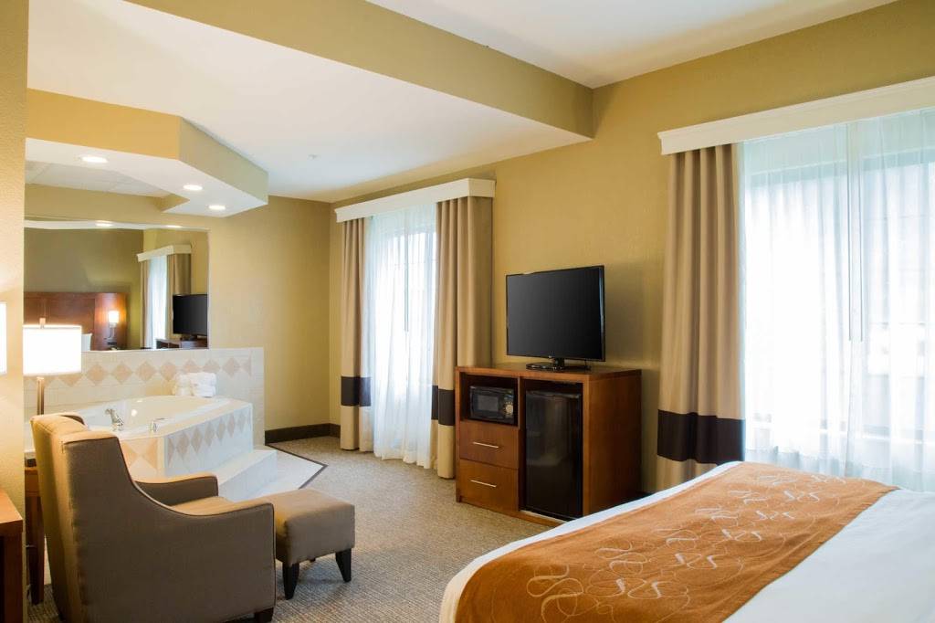 Comfort Suites South | restaurant | 7644 Caterpillar Ct SW, Grand Rapids, MI 49548, USA | 6163012255 OR +1 616-301-2255