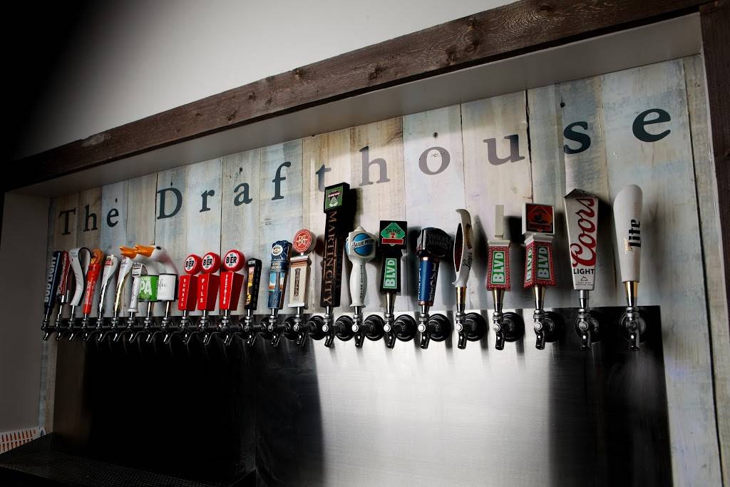 Wallys Grill & Drafthouse | restaurant | 837 SW Lemans Ln, Lees Summit, MO 64082, USA | 8165373451 OR +1 816-537-3451