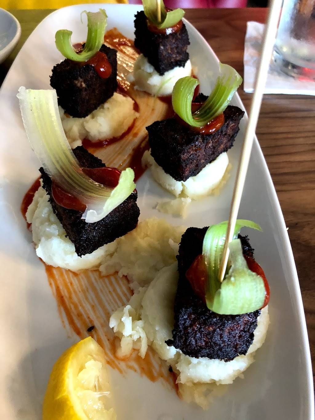 The League Kitchen & Tavern | restaurant | 166 Hargraves Dr b300, Austin, TX 78737, USA | 5125957477 OR +1 512-595-7477