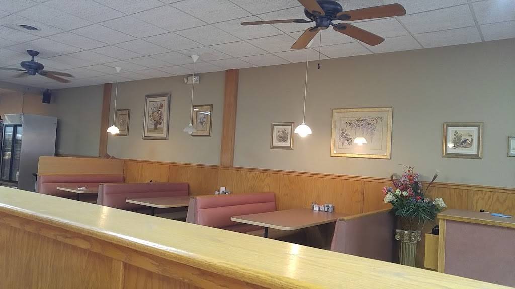 Johns Country Kitchen | restaurant | 1829 S Cedar St, Imlay City, MI 48444, USA | 8107242822 OR +1 810-724-2822