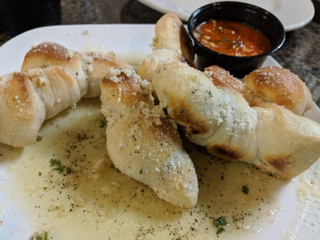 Junior’s Pizza Plus | restaurant | 13212 E Colonial Dr, Orlando, FL 32826, USA | 4073800770 OR +1 407-380-0770