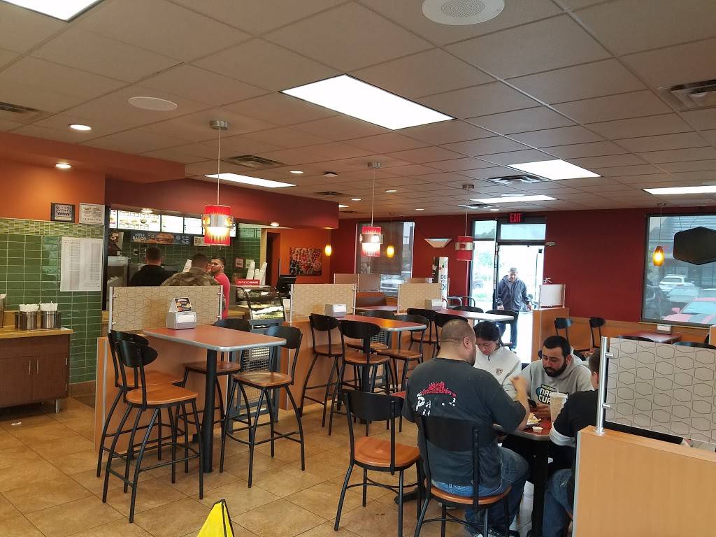 Jack in the Box | restaurant | 14236 Schleisman Rd, Eastvale, CA 92880, USA | 9517352279 OR +1 951-735-2279