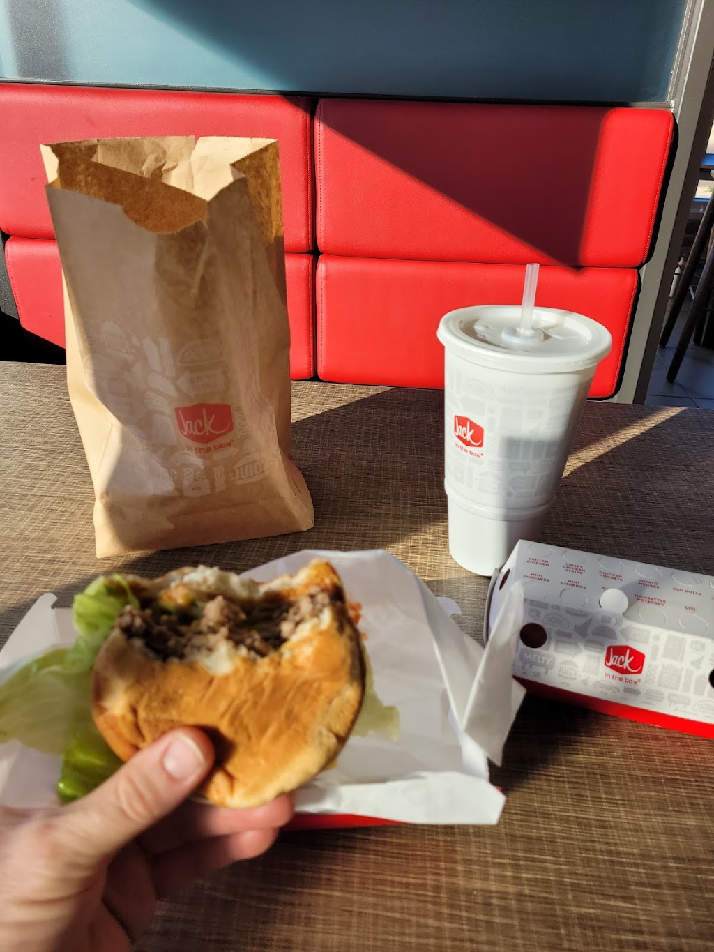 Jack in the Box | restaurant | 9113 E Guadalupe Rd, Mesa, AZ 85212, USA | 4806106105 OR +1 480-610-6105