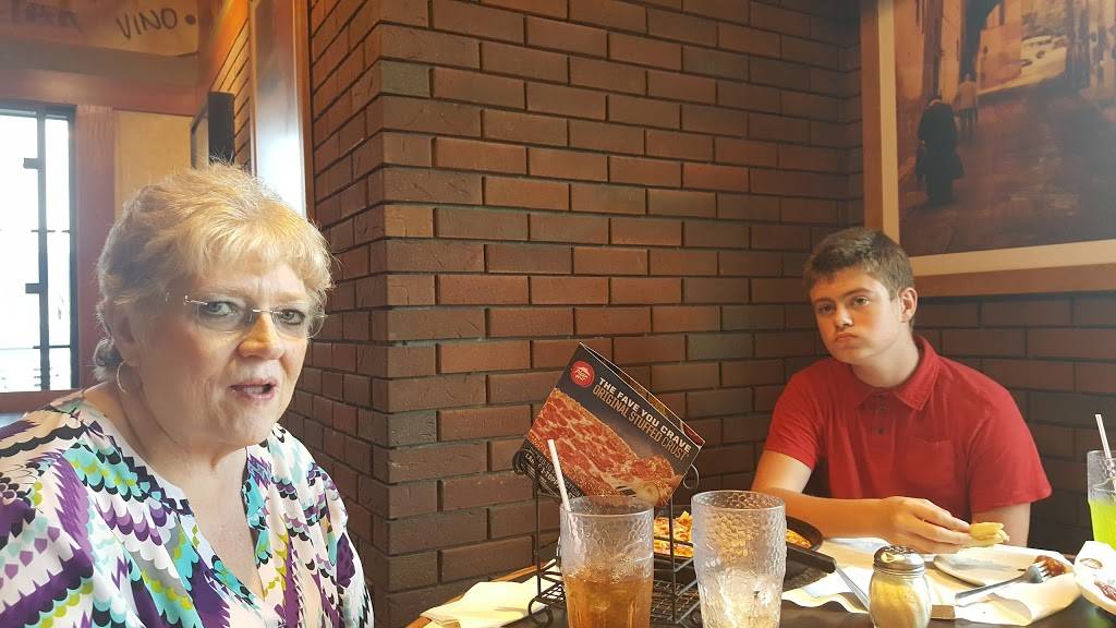 Pizza Hut | meal delivery | 718 W 7th St, Augusta, KS 67010, USA | 3167752284 OR +1 316-775-2284