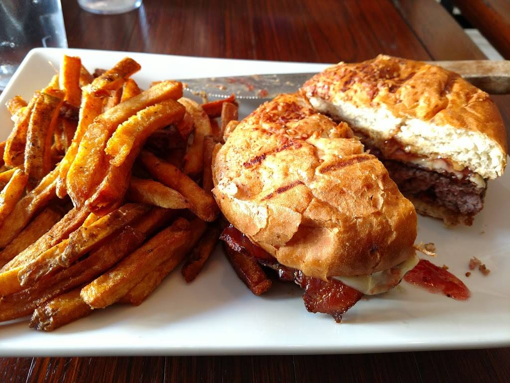 Clarks Bistro and Pub | restaurant | 264 E Main St, Hillsboro, OR 97123, USA | 5033524921 OR +1 503-352-4921