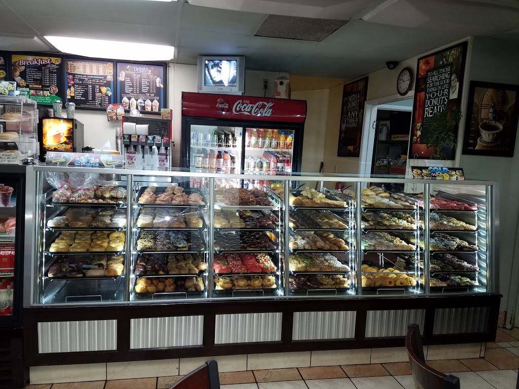 Yum Yum Donuts | bakery | 544 E Charter Way, Stockton, CA 95206, USA | 2099422164 OR +1 209-942-2164
