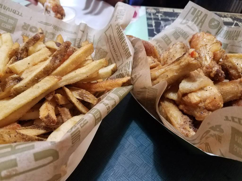 Wingstop | restaurant | 1975 Verdugo Blvd #3, La Cañada Flintridge, CA 91011, USA | 8182489464 OR +1 818-248-9464