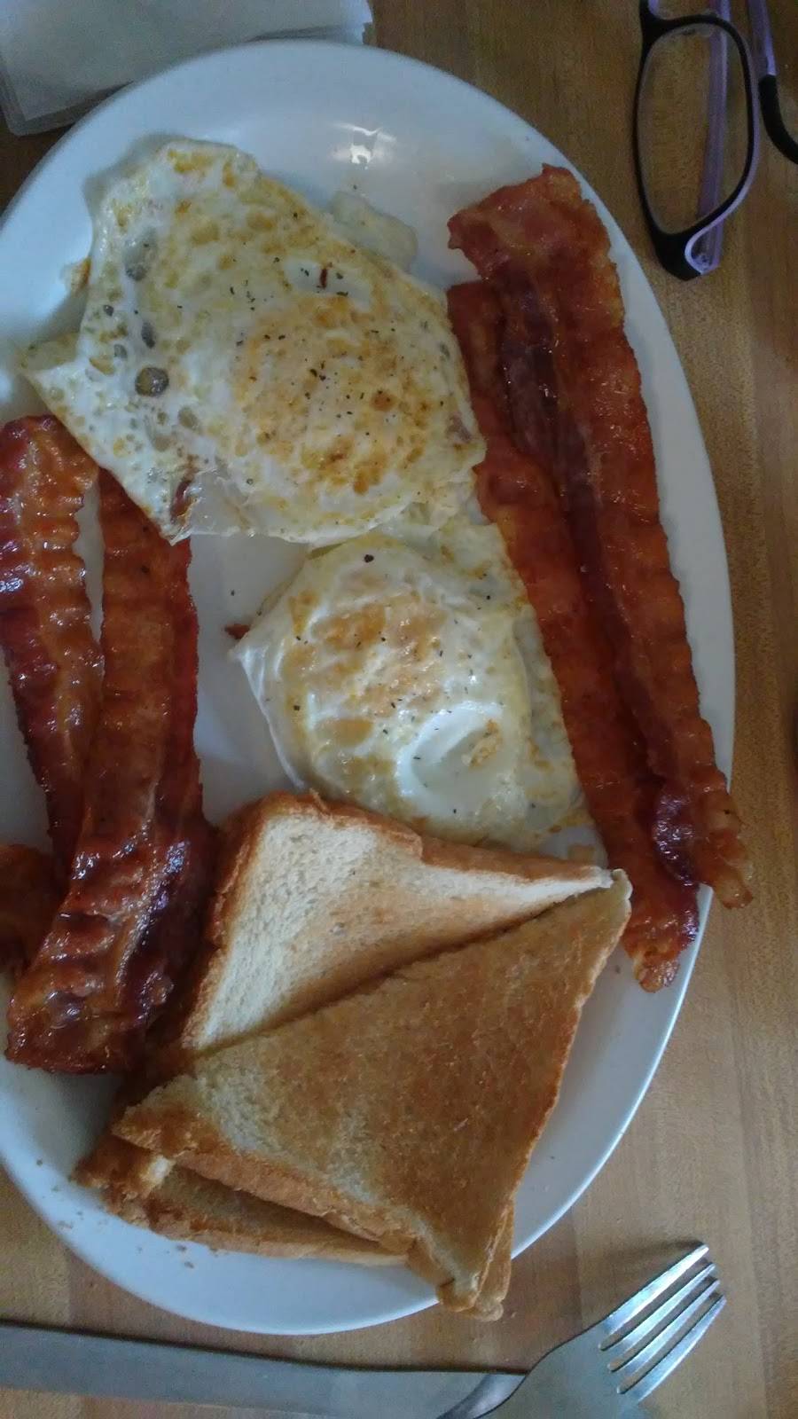 Dannys Breakfast Place | restaurant | 1039 Cass Avenue, Woonsocket, RI 02895, USA | 4013560523 OR +1 401-356-0523