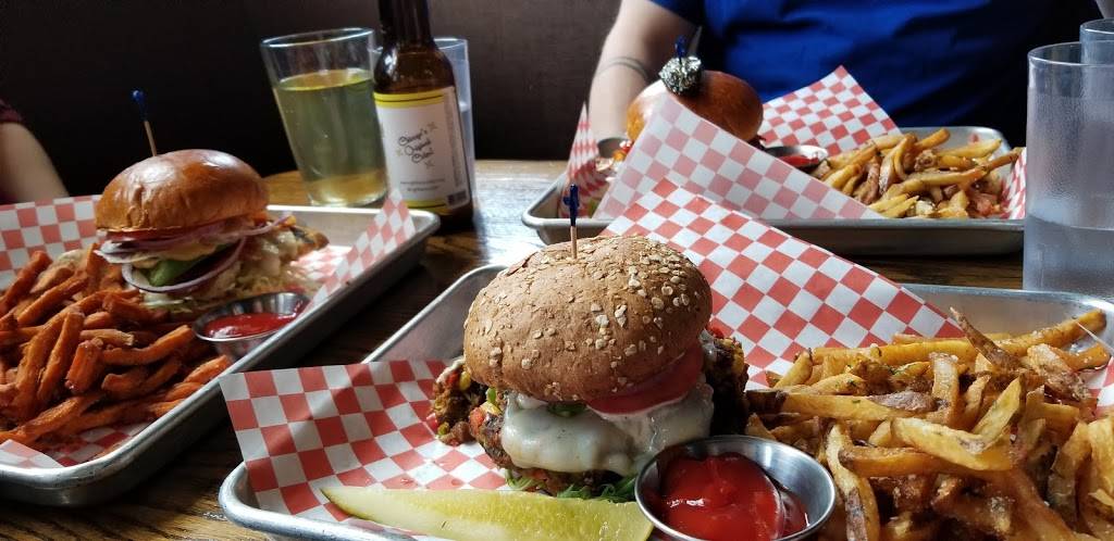 Iron Horse Ale House | restaurant | 6158 N Northwest Hwy, Chicago, IL 60631, USA | 7737631800 OR +1 773-763-1800