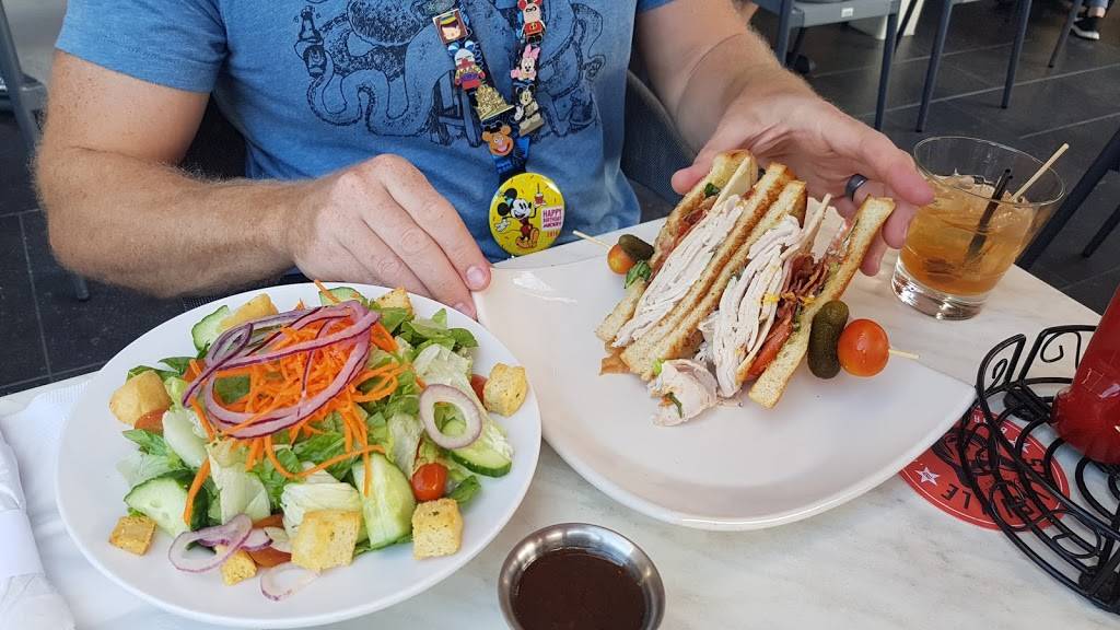 Plaza Inn | restaurant | Disneyland Park, Anaheim, CA 92802, USA | 7147813463 OR +1 714-781-3463